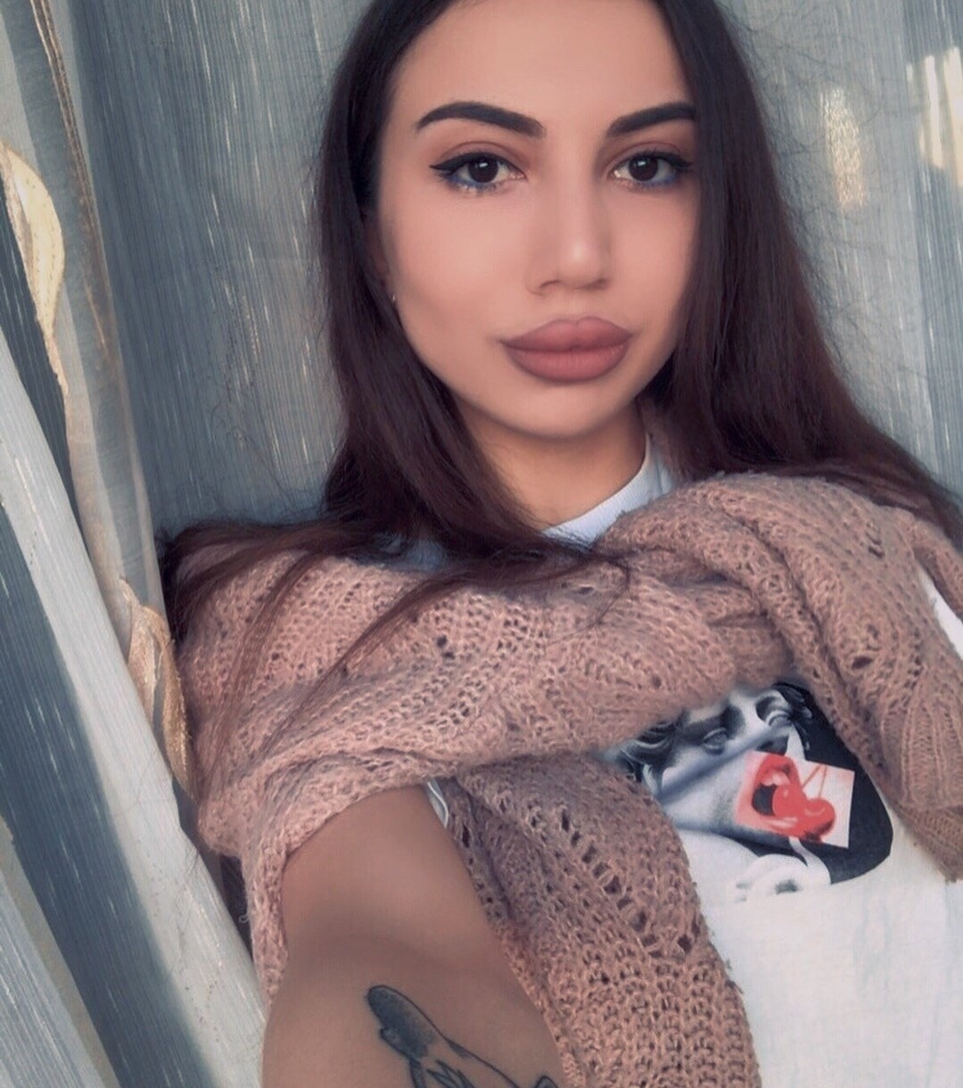 Инна привлекальеная девушка из Вознесеновки цена от 3500 руб