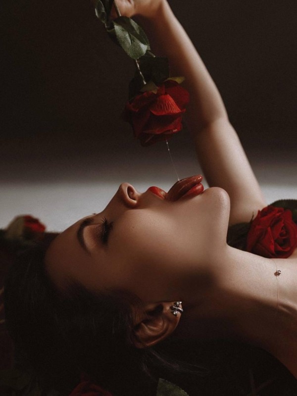 Варечка привлекательная девушка из Вознесеновки цена от 7000 руб